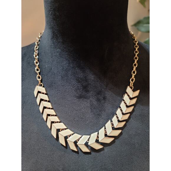 Women Gold Tone Chevron Statement Necklace With Adjustable Chain Elegant Jewelry - Picture 1 of 6
